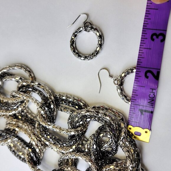 Chunky Silver Tone Choker Chain Link Necklace and Earrings Set - Picture 5 of 13